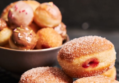 Tłusty czwartek w wersji luksusowej: pączek za 200 zł. Czy to możliwe?