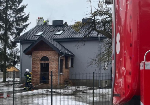 POWIAT NOWOTOMYSKI: Pożar dachu budynku mieszkalnego