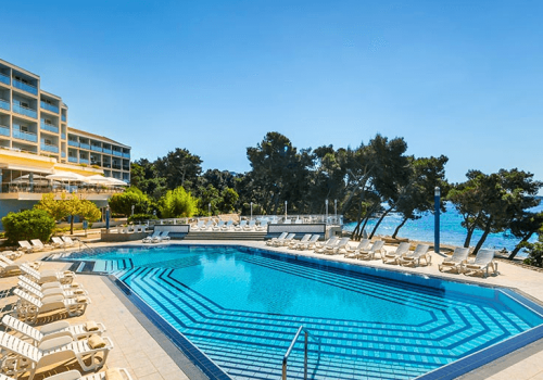 Chorwacka plaża i śniadania z obiadokolacjami 🏖️🍽️ Wypoczynek w Orebić za 1909 PLN 🌊🐚