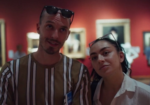 Erupcja z pierwszym zwiastunem. Charli xcx mówi po polsku i zwiedza Warszawę