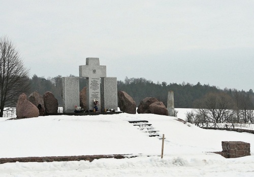 Paraliż ws. ekshumacji ofiar zbrodni w Hucie Pieniackiej
