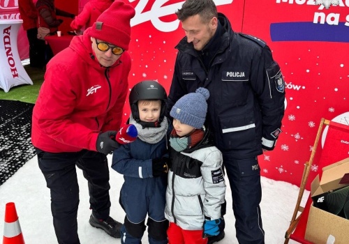 Policjanci na stoku — ferie bezpieczne dla dużych i małych