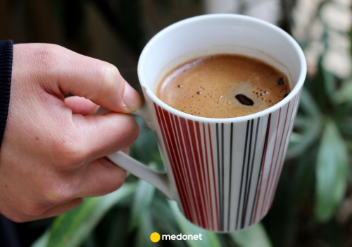 Ten napój może chronić mózg przed demencją. Świeże badania