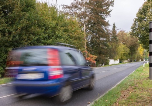 Twój licznik prędkości kłamie częściej, niż myślisz. Ta zasada może kosztować Cię mandat