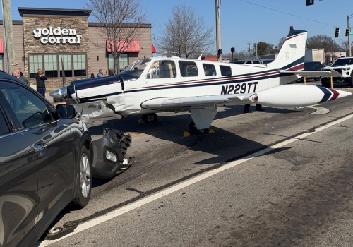 Spektakularne lądowanie na ulicy. Pilot ryzykował wszystko. 
