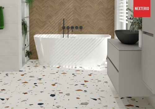 Czym wykończyć płytki podłogowe przy ścianie? Poradnik, który oszczędzi Ci nerwów (i poprawek)