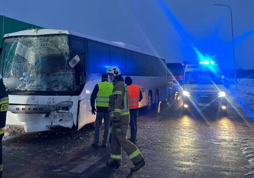 Z ostatniej chwili! Zderzenie autokarów. Kilkanaście osób jest poszkodowanych