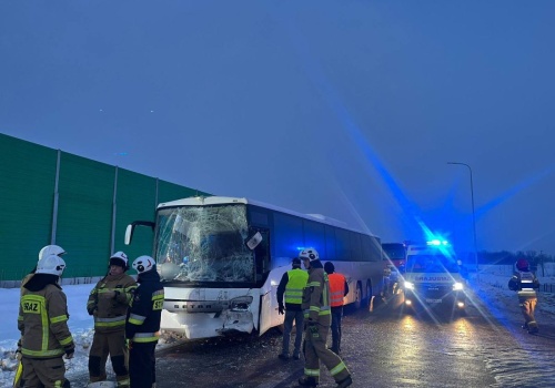 Mazowieckie: zderzenie dwóch autokarów. Są ranni