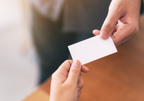 Jak budować biznesowe relacje w 2026 roku? Wizytówki wciąż skuteczne