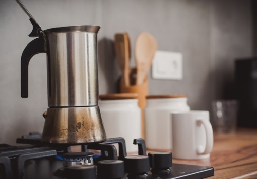 Tak uratujesz przypaloną kawiarkę. Będzie ci służyła przez kolejne lata