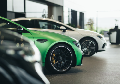 Dealerzy w panice? Tysiące nowych aut stoją niesprzedane. Potężne rabaty