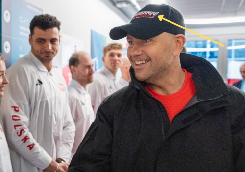 Marka gadżetów kojarzonych z Karolem Nawrockim pod lupą. Prezes zabrał głos