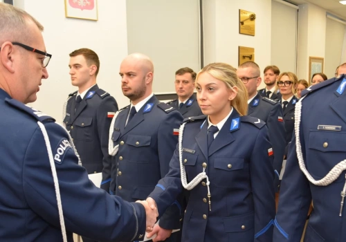 Awanse i wyróżnienia. Uroczystość w kaliskiej komendzie