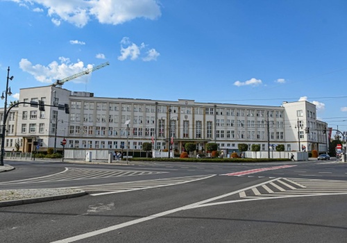 Tak się wożą urzędnicy z Torunia. NIK już raz pogroził palcem, ale nic to nie dało