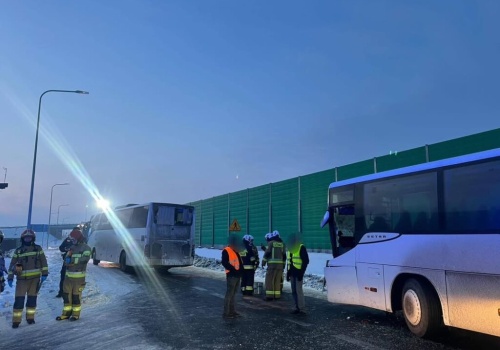 Zderzenie dwóch autokarów, 10 osób w szpitalu