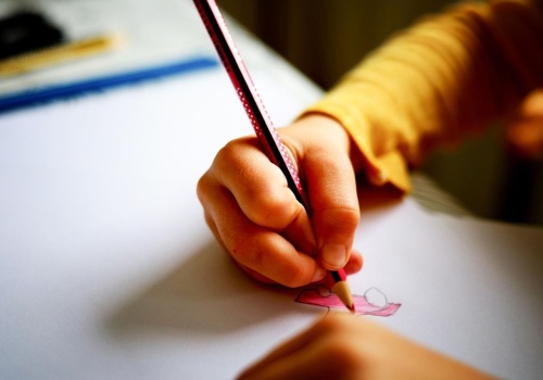 Rodzice chcą posyłać dzieci do pustych szkół. Tragiczna demografia ich nie interesuje