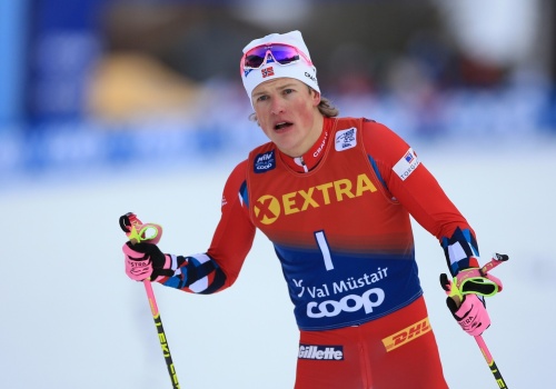 Norweski narciarz Johannes Høsflot Klæbo jest teraz o jedno złoto od wyrównania historycznego rekordu na Zimowych Igrzyskach Olimpijskich