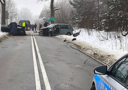 Droga do Olsztyna zablokowana. Wypadek na wjeździe