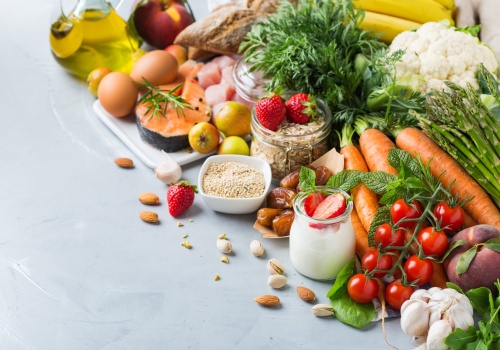 Dieta śródziemnomorska najlepsza dla kobiet. Nowe badanie pokazało, przed czym je chroni