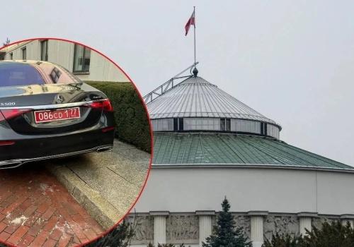 Samochód na rosyjskich tablicach wzbudził pod Sejmem emocje. Rozszyfrowaliśmy, do kogo należy