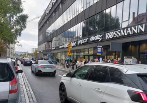 Złodzieje zatrzymani na gorącym uczynku przez ochronę w Supersamie. Okazało się, że byli poszukiwani