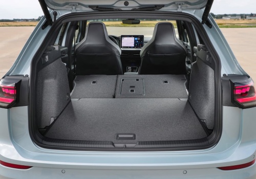 Praktyczne niemieckie kombi potaniało do 107 tys. zł. W przeciwieństwie do MG HS ma podgrzewaną kierownicę