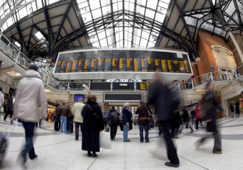 Pociągi między London St Pancras a Luton Airport odwołane. Jak dojechać na lotnisko?