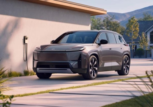 Toyota Highlander przechodzi na prąd i rzuca wyzwanie Kii EV9