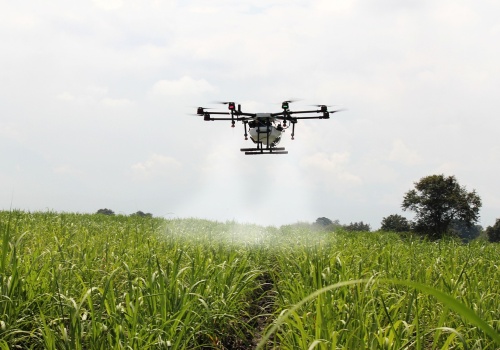 Precyzyjne rolnictwo przyspiesza. Ministerstwo otwiera drogę dla dronów