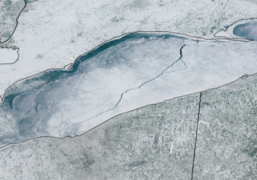 Jezioro przecięła 128 km blizna. Gigantyczną szczelinę widać z kosmosu
