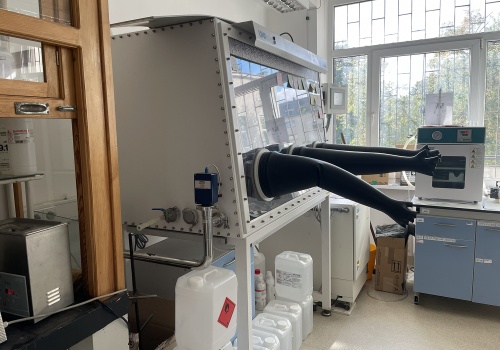 Stara technologia, nowa moc. Porowaty węgiel przewodzący kontra baterie litowo-jonowe