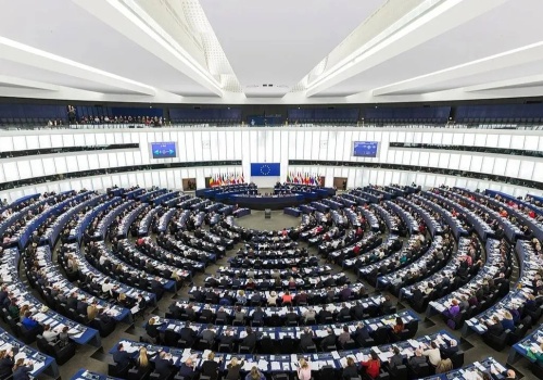 PE zaakceptował pożyczkę dla Ukrainę w wysokości 90 mld euro
