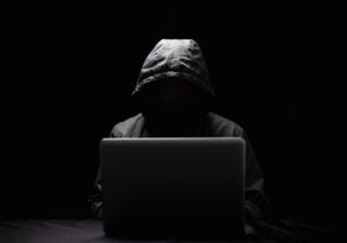 Oszuści podszywają się pod popularny program do kompresji plików. Zwracajcie uwagę na domenę stron, które odwiedzacie