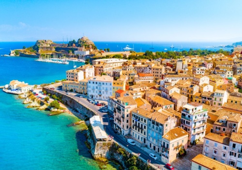 Grecka wyspa Korfu w świetnej cenie 474 PLN ☀️💙 Wiosenne loty z Warszawy + noclegi niedaleko plaży 🌊🏖️