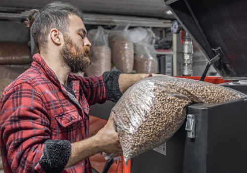 Brakuje pelletu na opał. Sprzedaż jest ograniczona, a ceny radykalnie wzrosły