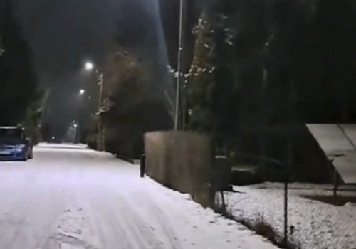 Nocna dyskoteka na ulicy! Zasłaniają okna, bo lampy co kilka sekund zapalają się i gasną