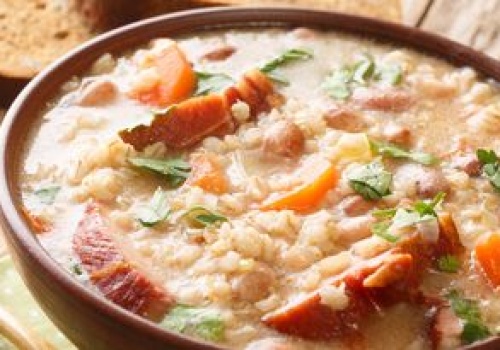 Kiedy skończył się PRL, każdy zapomniał o tej zupie. Babcia gotowała częściej niż krupnik czy pomidorówkę