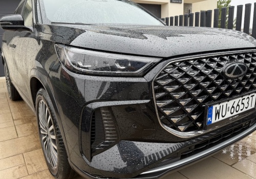 123 900 zł to już mniej niż za bazową Kię Sportage. Ma 7 miejsc i 889 litrów bagażnika