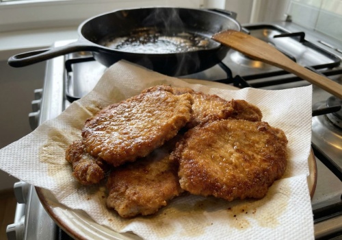 Odsączasz tak kotlety? Lepiej przestań. Badania wykazały coś niepokojącego