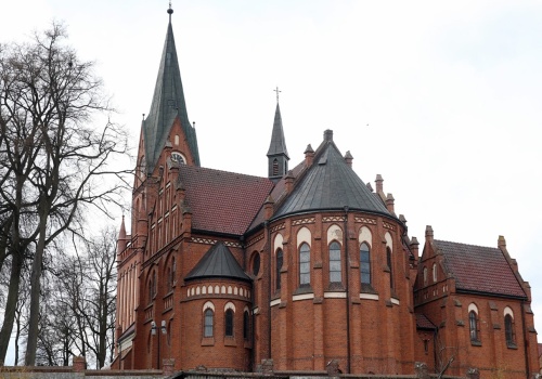 Kiedyś objawiła się tu Matka Boska, dziś pękają ściany. Sanktuarium w Gietrzwałdzie apeluje o wpłaty na remont