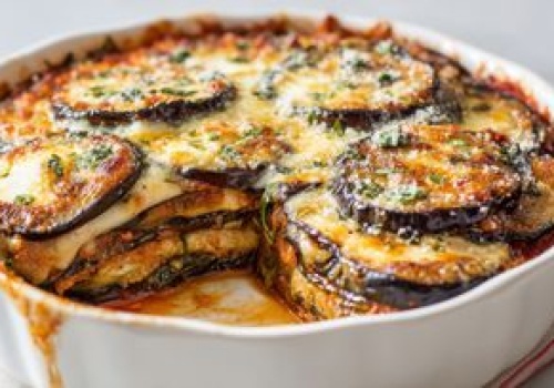 Układam warstwy i wkładam do piekarnika. Wychodzi pyszny i prosty obiad