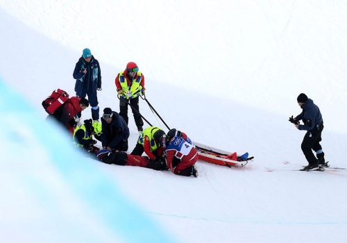 Uderzyła twarzą o stok. Paskudny upadek na igrzyskach