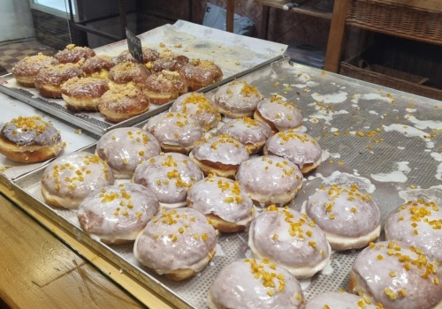 Tłusty czwartek 2026. Gdzie najlepsze pączki w Warszawie? Wiemy, gdzie są tłumy