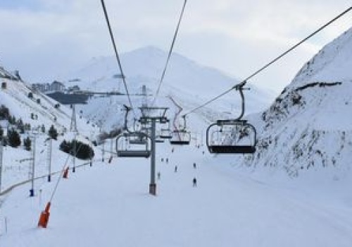 Polskie kurorty bez tłumów w ferie. Turyści wybierają Czechy