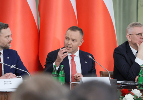 Było po 14, gdy rozpoczęło się spotkanie, Tusk wyjechał po 4 godzinach. Teraz burza w sieci