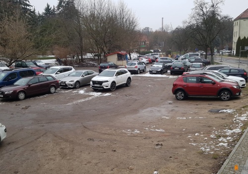 Spór o strzeżony parking w centrum Olsztyna trafił do sądu. Były dzierżawca nie ustępuje, ratusz żąda zwrotu terenu