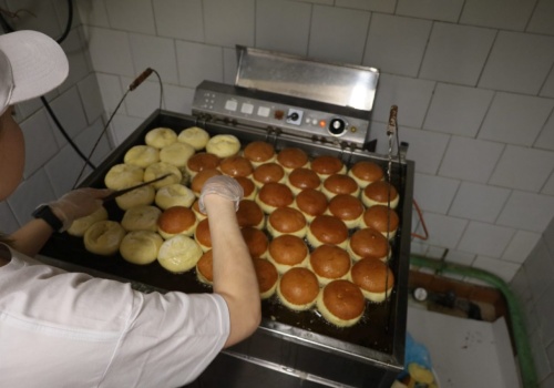 Pączek pączkowi nierówny. Sprawdziliśmy jak powstają te najlepsze