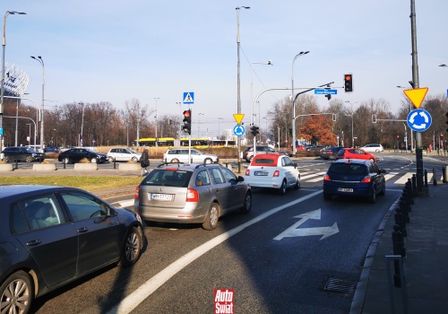 Poznaj sześć zasad jazdy po rondach. One sprawiają, że jest to łatwe i bezpieczne