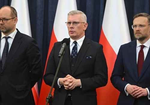 Rekordowo długie posiedzenie RBN. „Mam dla państwa złą informację”