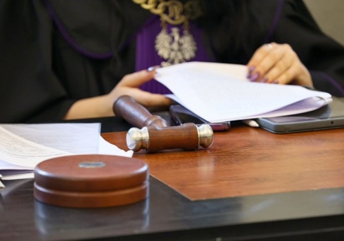 Wzięli łapówkę za akt łaski prezydenta? Zarzuty miał usłyszeć znajomy Dudy